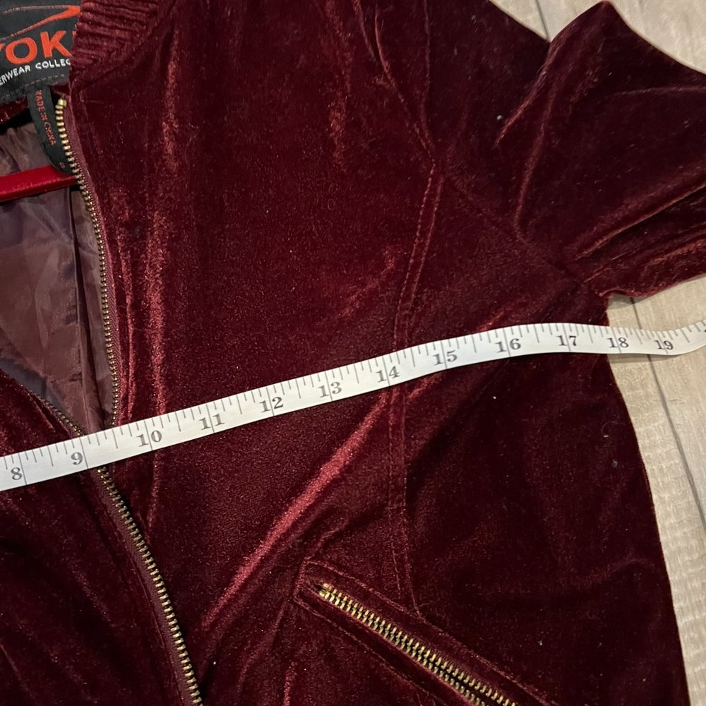 Burgundy velvet bomber jacket with embroidered rose Bin d - Picture 9 of 11